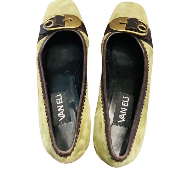 Vaneli Green Suede Pumps Antique Gold Buckle,Chocolate Tr… - Picture 5 of 10